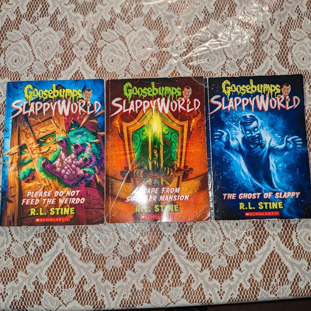 R.L. Stine Goosebumps Slappyworld book bundle of 3